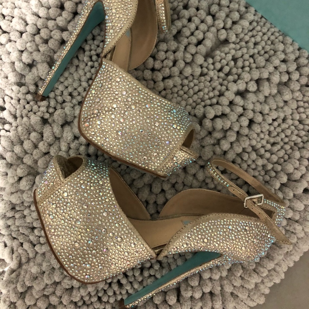 Blue by Betsey Johnson 'SB-Kiss' Sandal
